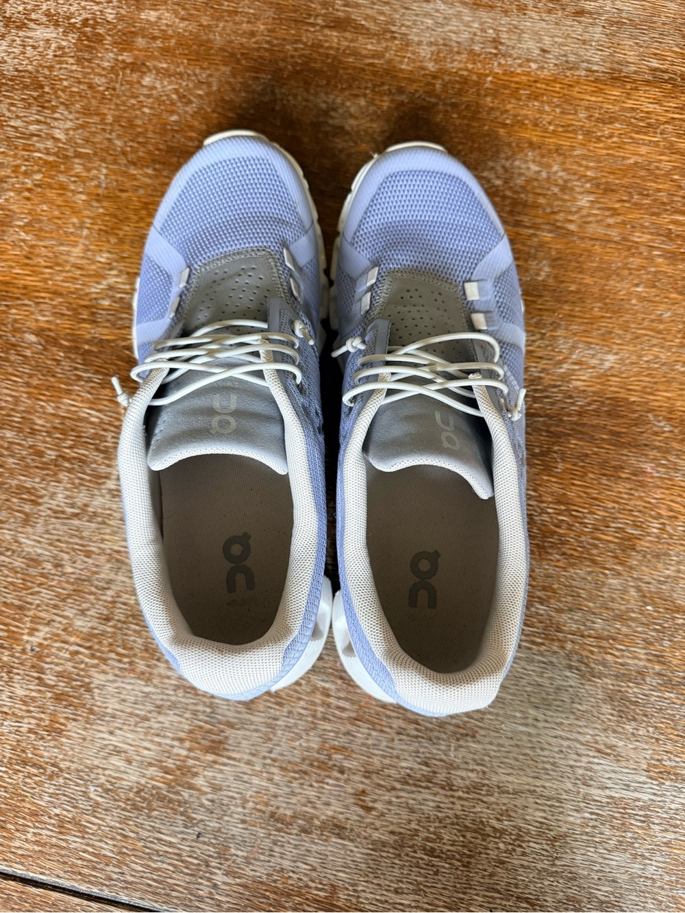 On Cloud Running Women's Sneakers - Picture 3 of 5